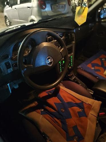 Продажа авто: Легковой автомобиль седан, белый цвет, на киргизских номерах (05 KG — 4
