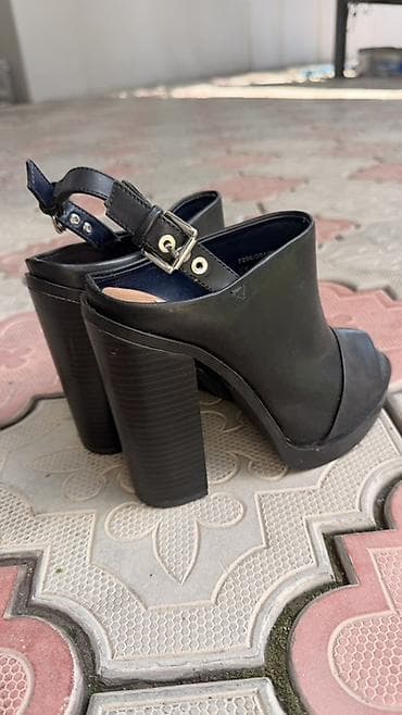 зара обувь: Сабо, 39, Zara, Новый, цвет - Черный, Платная доставка, Самовывоз — 1