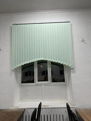 Вертикальные жалюзи для окна - Тип: вертикальные ламели на карнизе с