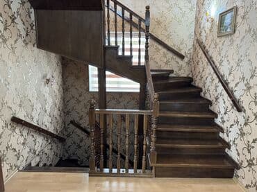 продаю дом село кут: Гостевой дом в отдельно стоящем 3-этажном коттедже. Район — 20