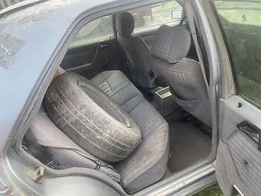 mazda 3: Mercedes-Benz W124: 1987 г., 2.3 л, Механика, Бензин, Седан — 6