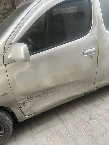 капелька: Toyota Yaris Verso: 2001 г., 1.3 л, Механика, Бензин, Минивэн — 2