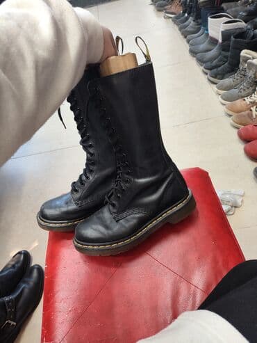 кожаные красовки: Высокие кожаные ботинки Dr. Martens оригинал - Цвет: черный - — 1