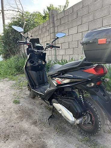 Скутеры: Скутер 50–150 см³ (визуально класс «спорт»), черный. Особенности и — 2