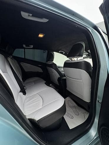 byd e2 2023: Toyota Prius: 2017 г., 1.8 л, Автомат, Гибрид, Хэтчбэк — 6