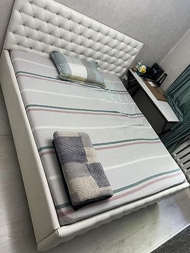 двух спальный: Двуспальная кровать, С мягким изголовьем, длина - 200 см — 3