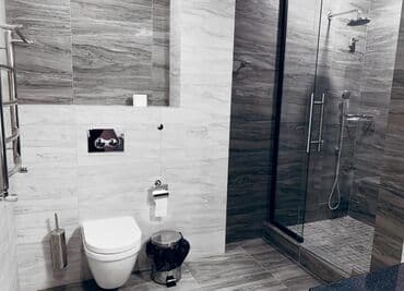 суточный дом в бишкеке: 1 бөлмө, Душ кабинасы, Жаздык, жууркан-төшөк каптары, Кондиционер — 10