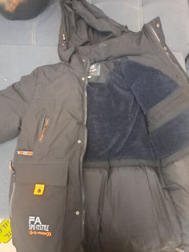 Куртка новая лет на 10-11. Зимняя