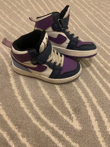 размер 28: Детские кроссовки утеплённые,на холодную осень. 28 размер,700 сом — 2