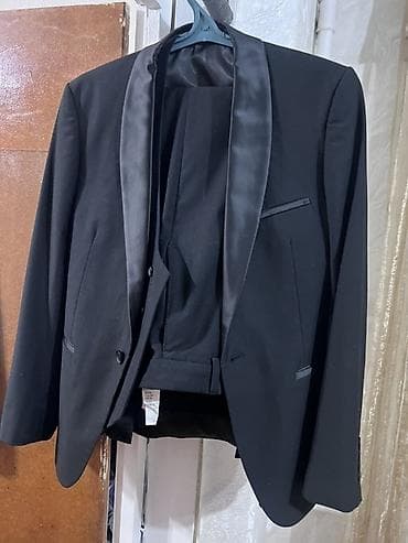 Мужской смокинг CENTER COSTUMES, модель Smoking, силуэт Slim Fit. -