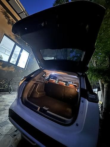 solutions elementary: Электромобиль кроссоверного класса с современным интерьером и — 3