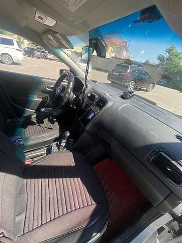 киа автомашина: Volkswagen Polo: 2014 г., 1.6 л, Механика, Бензин, Седан — 8