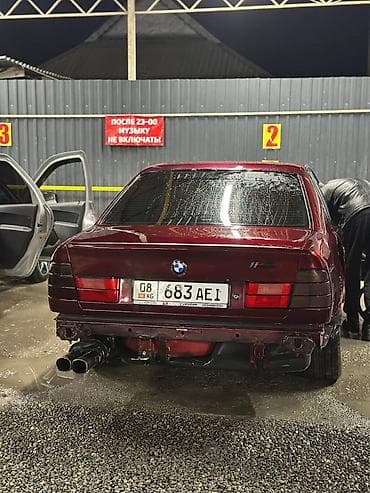 Унаа: BMW 5 series: 1992 г., 2.5 л, Кол менен иштөөчү, Бензин, Седан — 1
