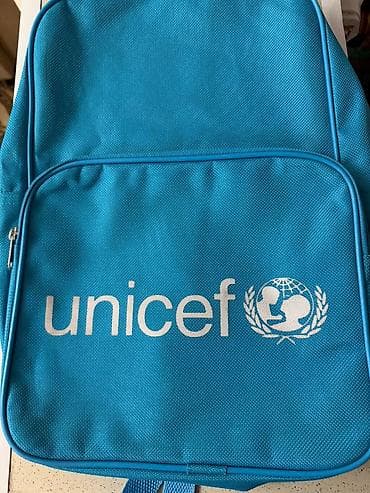 рюкзак лакосте: Рюкзак бирюзового цвета с логотипом UNICEF, выполненный из прочного — 1