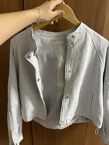 стильная куртка на весну: Светло‑серо голубая укороченная куртка BOILING Носила 3 раза, очень — 7