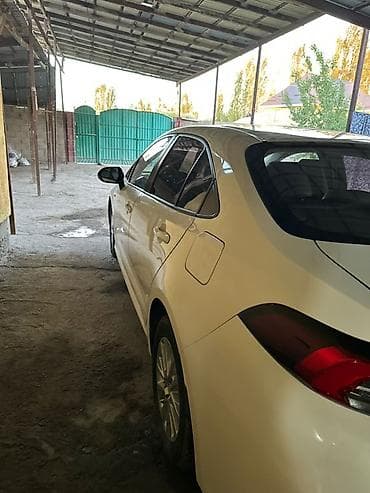 byd e2 2023: Toyota Corolla: 2019 г., 1.8 л, Вариатор, Гибрид, Седан — 7