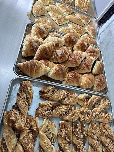 вафельные коржи: Выпечка домашняя, дрожжевая и ароматная. Ассортимент на фото: - — 9