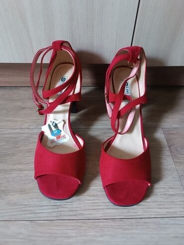 Новые, модные босоножки р.38 больше мерки на 39-40