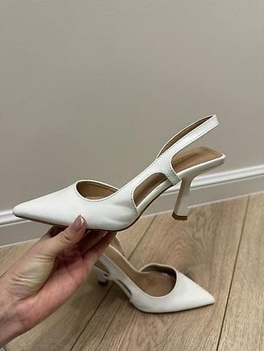 ликвидация товара: Продаю всю обувь за 1500 сом(розовый и белый каблук 36го размера — 10