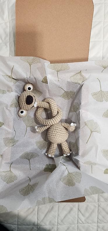 Вязаная крючком игрушка «Ленивец» из мягкого хлопкового шнура