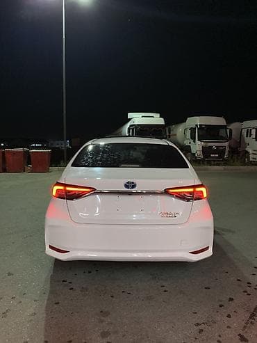 outback br: Toyota Corolla: 2021 г., 1.8 л, Вариатор, Гибрид, Седан — 7
