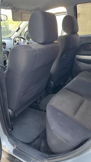 Toyota Ist: 2002 г., 1.5 л, Автомат, Бензин — 6