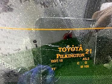 Автозапчасти: Заднее стекло Toyota Camry XV70, оригинал Toyota/Pilkington - — 3