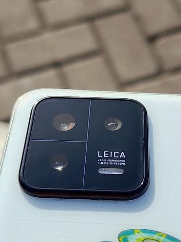 Аксессуары для мобильных телефонов: Смартфон XIAOMI 13 12/256гб компакт, отличный телефон, в комплекте 2 — 1