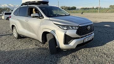 Toyota Innova: 2025 г., 2 л, Автомат, Гибрид, Кроссовер — 6