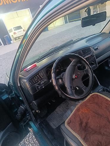 Унаа сатуу: Volkswagen Golf: 1993 г., 1.8 л, Кол менен иштөөчү, Газ, Универсал — 1