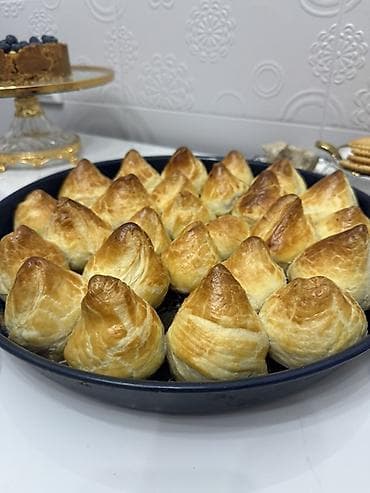 сыр филадельфия: Домашняя выпечка на заказ. - Слоёные пирожки «шишечки» на противне — 1