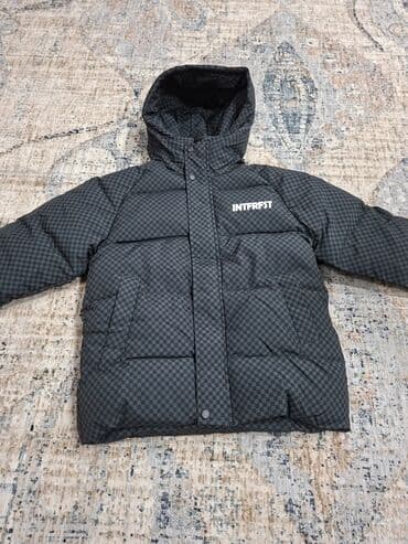 куртка зимняя на девочку: Продам новую куртку зимнюю для мальчика на рост 150 см . наполнение — 3