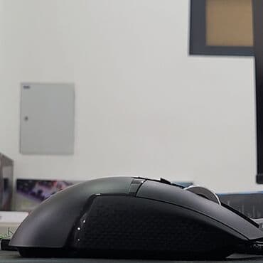 мышкы: Компьютерная мышь Logitech G502. Оснащена несколькими программируемыми — 1