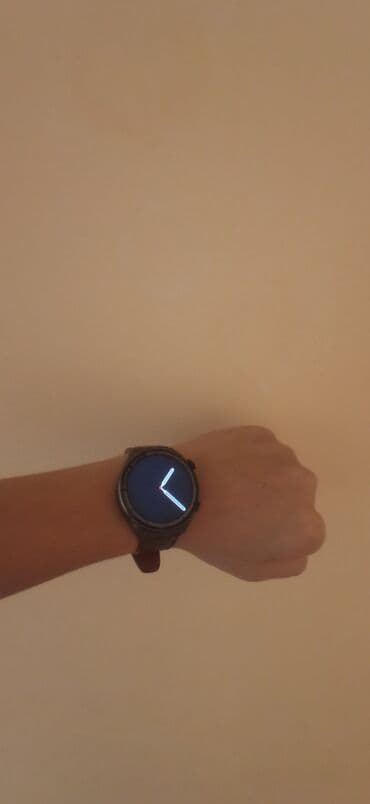 Смарт‑часы с круглым AMOLED‑дисплеем и магнитной зарядкой (USB), и