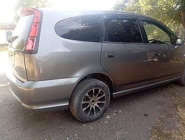 Honda Stream: 2004 г. — 2