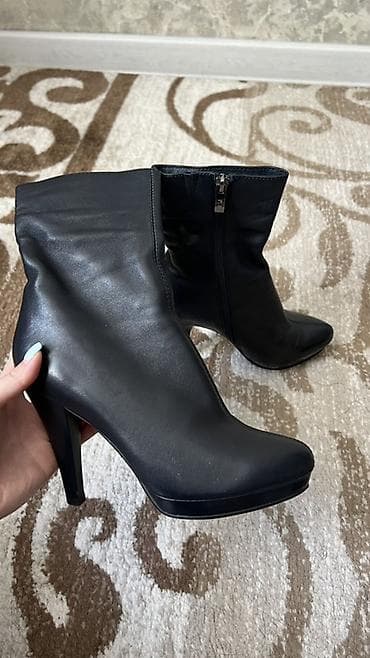 Женские полусапожки на высоком каблуке - Цвет: чёрный - Материал