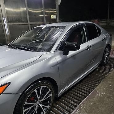 Продажа авто: Toyota Camry: 2018 г., Бензин — 3
