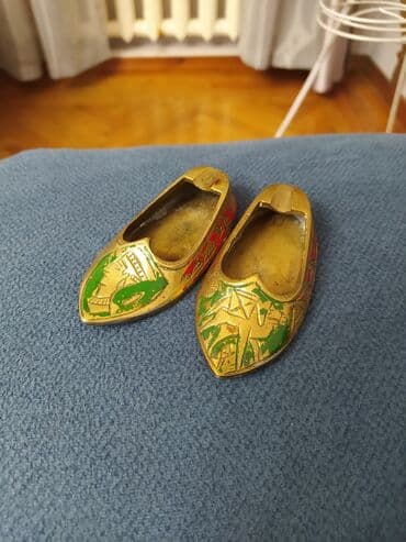 продаю медали: Башмаки-пепельницы(латунь ) .антиквар.окончательно, смотреть все — 3