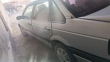 vw: Volkswagen Passat: 1988 г., Механика, Седан — 5