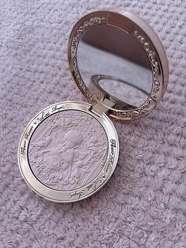 косметичку: Хайлайтер в компактной пудре от Flower knows «Little Angel Series» — 1