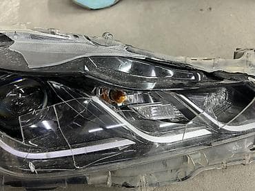 королев: Передняя левая фара Toyota Оригинал — 2