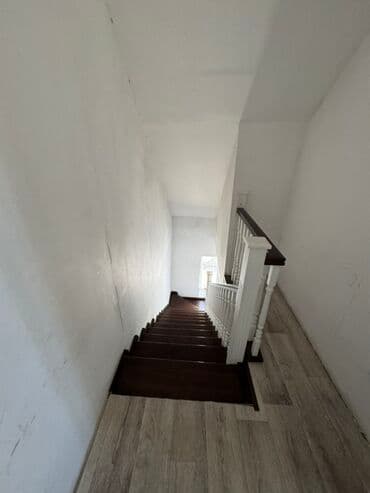 тынчтык конушу дом: 🏡 Продаётся двухуровневый дом в районе Тынчтык ✅ Площадь участка: 4,8 — 12