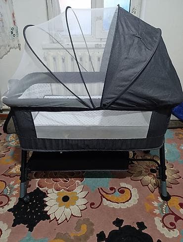 Детская прикроватная кроватка-люлька с москитной сеткой состояние