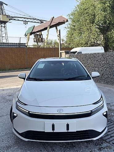 датчик уровня воды: Toyota Corolla: 2026 г., Гибрид, Седан — 2