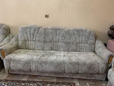 двуспальные деревянные кровати: Двуспальная кровать с высоким полукруглым изголовьем. - Размер — 4