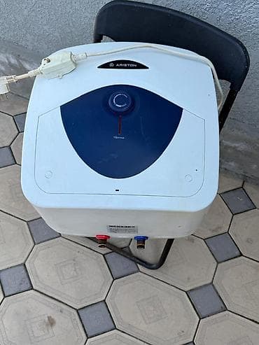 электронн: Проточнo-накопительный водонагреватель Ariston (настенный, компактный — 2