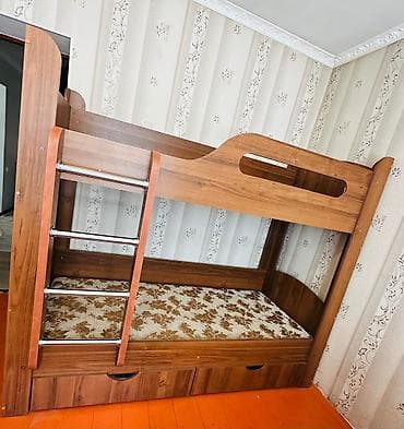 Двухъярусная кровать из ЛДСП под древесный оттенок. - Компоновка: два