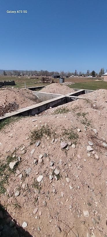 стол с выдвижными ящиками: Продаётся готовый монолитный ленточный фундамент под жилой дом. размер — 4