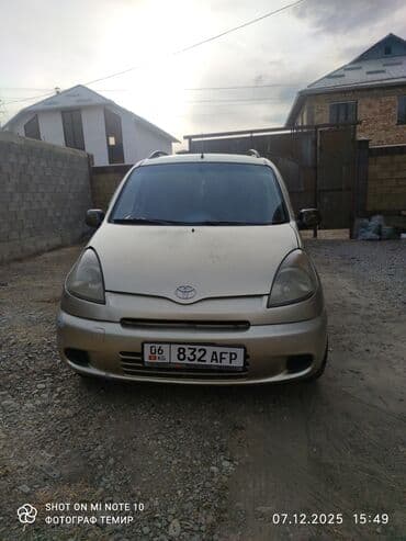 срочно срочно продаю авто: Toyota Yaris Verso: 2001 г., 1.3 л, Автомат, Бензиновая, Минивэн — 1