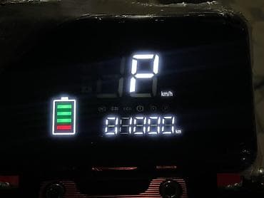 взрослый электрокар: Электроскутер (красно‑белый) в спортивном стиле - Электропривод — 9